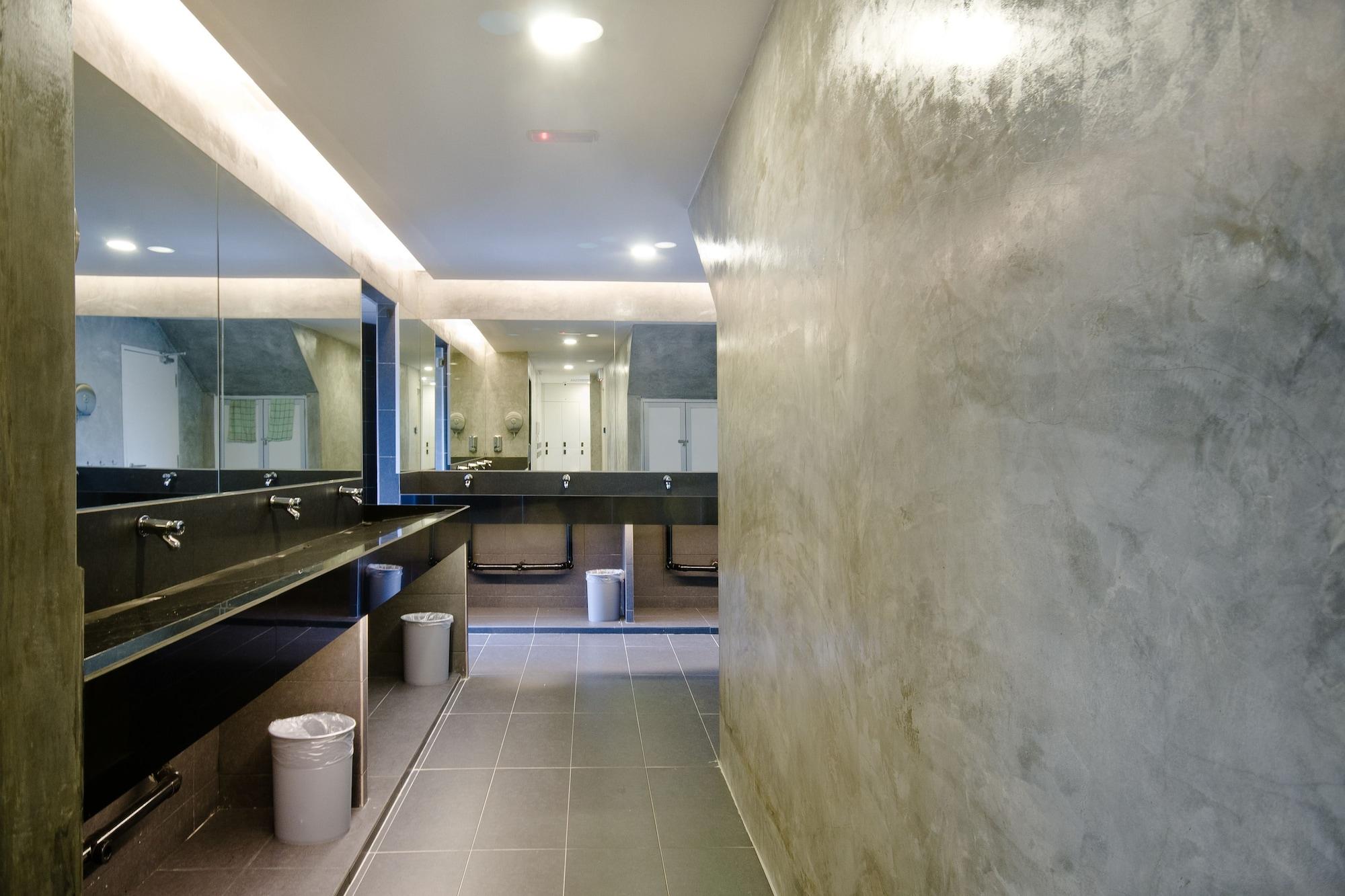 M Qube Hotel Sungai Dua Bukit Екстериор снимка