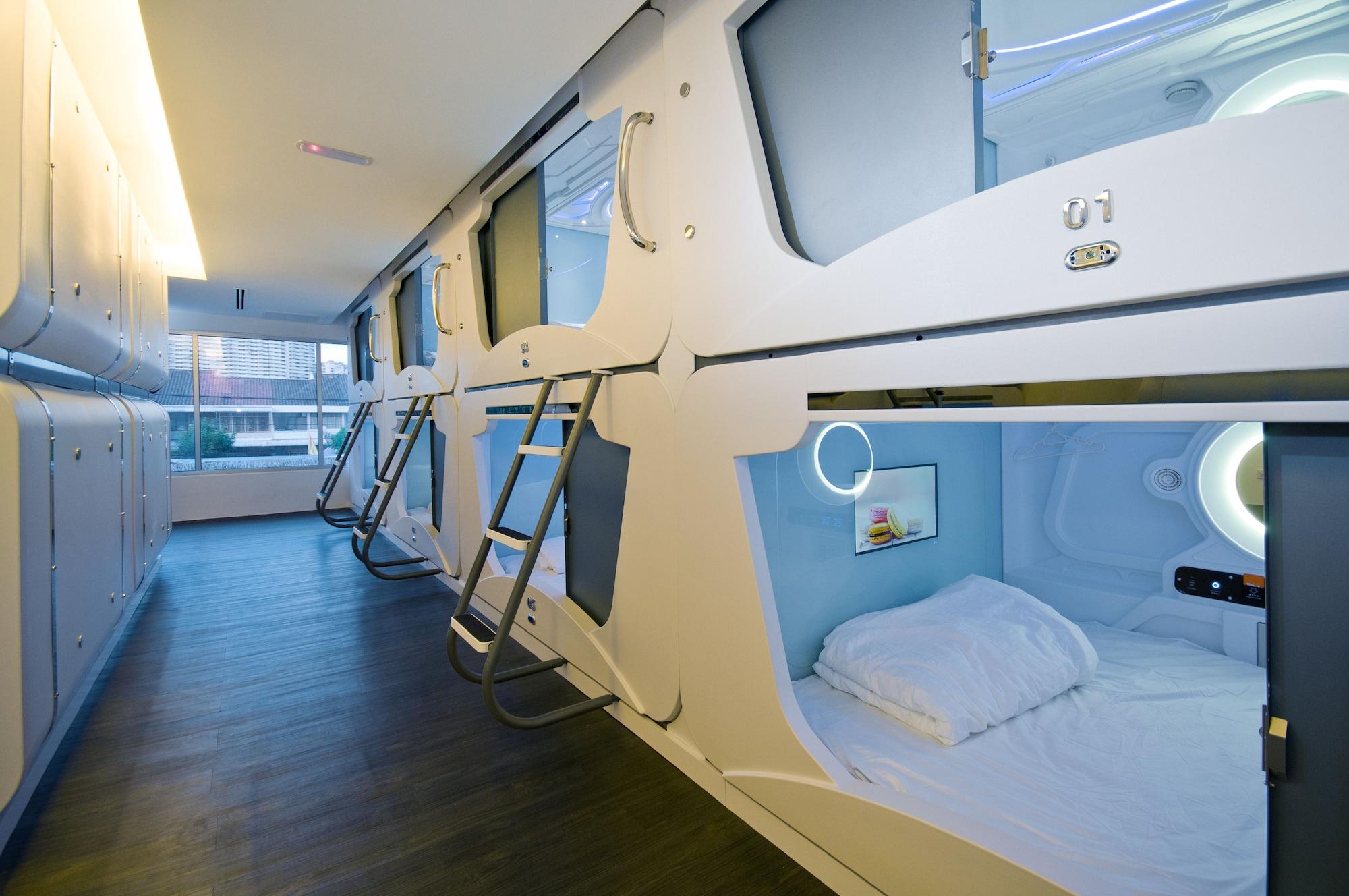 M Qube Hotel Sungai Dua Bukit Екстериор снимка