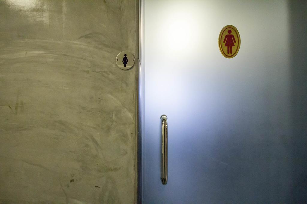 M Qube Hotel Sungai Dua Bukit Екстериор снимка