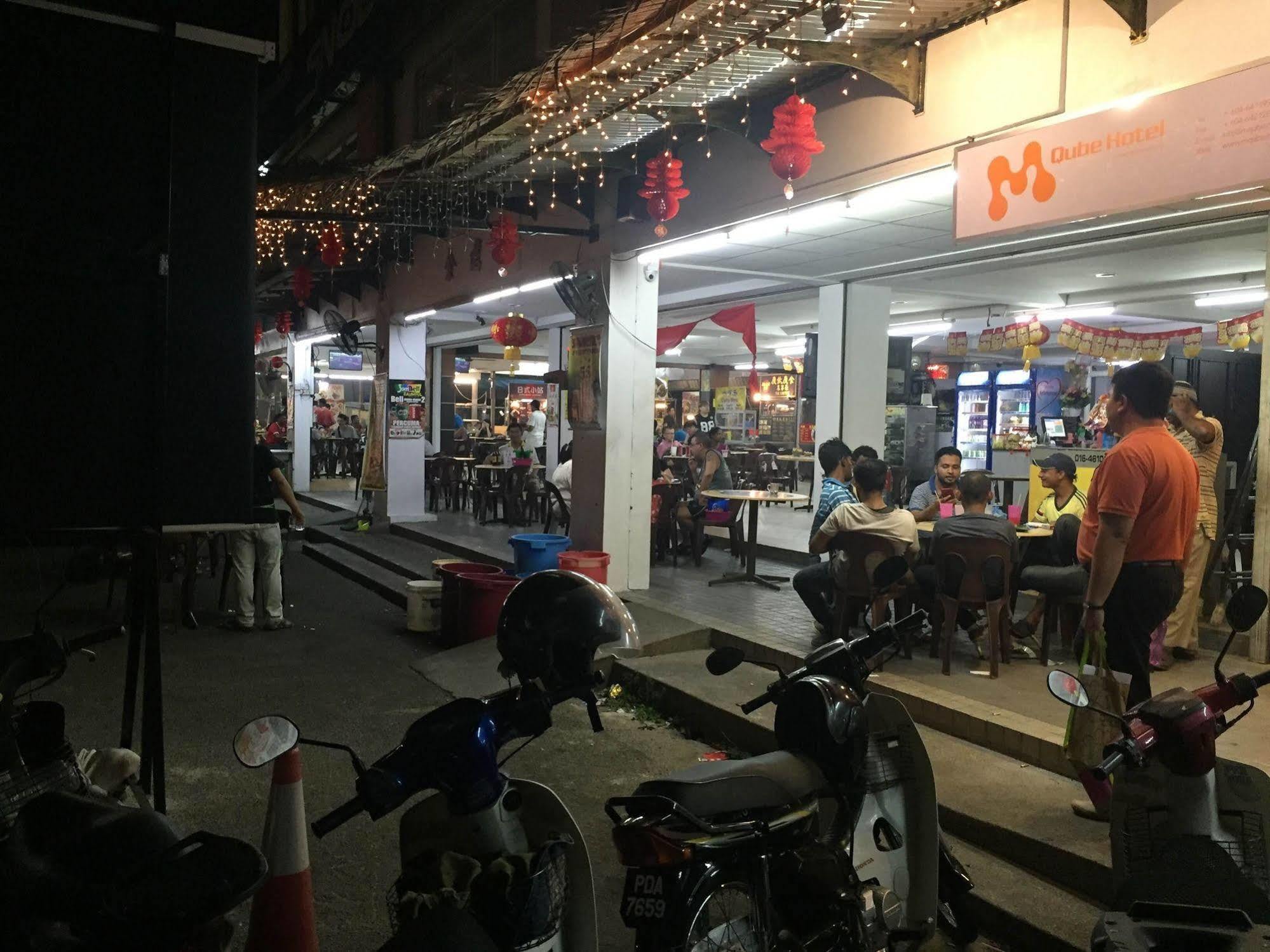 M Qube Hotel Sungai Dua Bukit Екстериор снимка