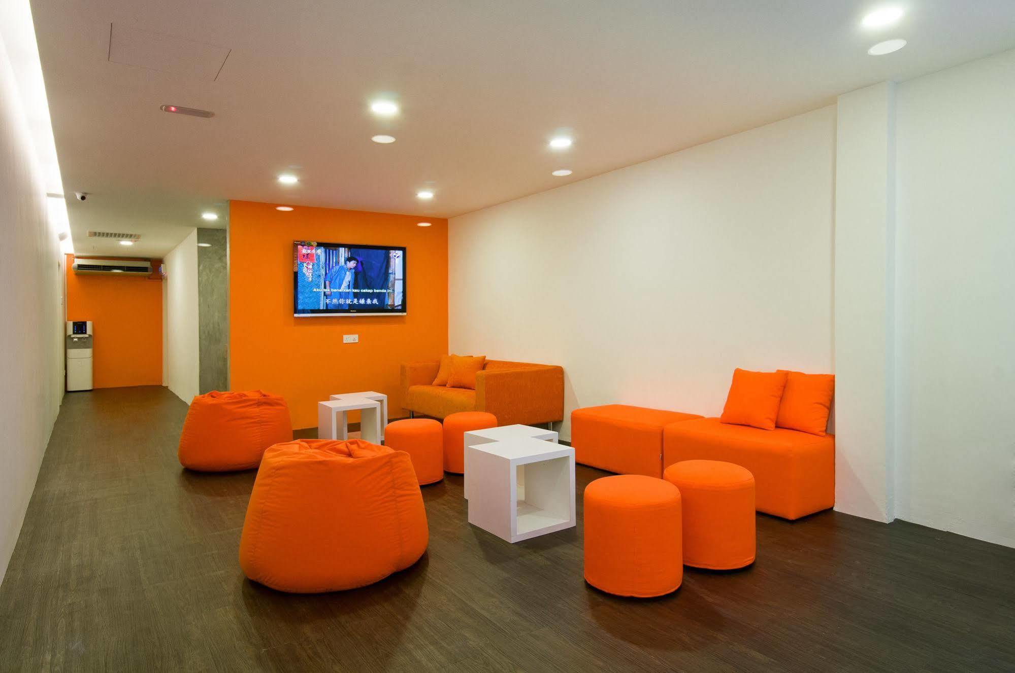 M Qube Hotel Sungai Dua Bukit Екстериор снимка