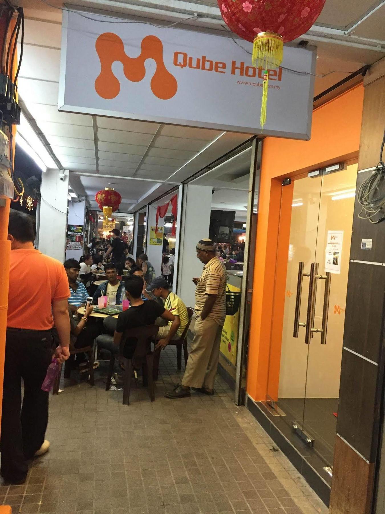 M Qube Hotel Sungai Dua Bukit Екстериор снимка