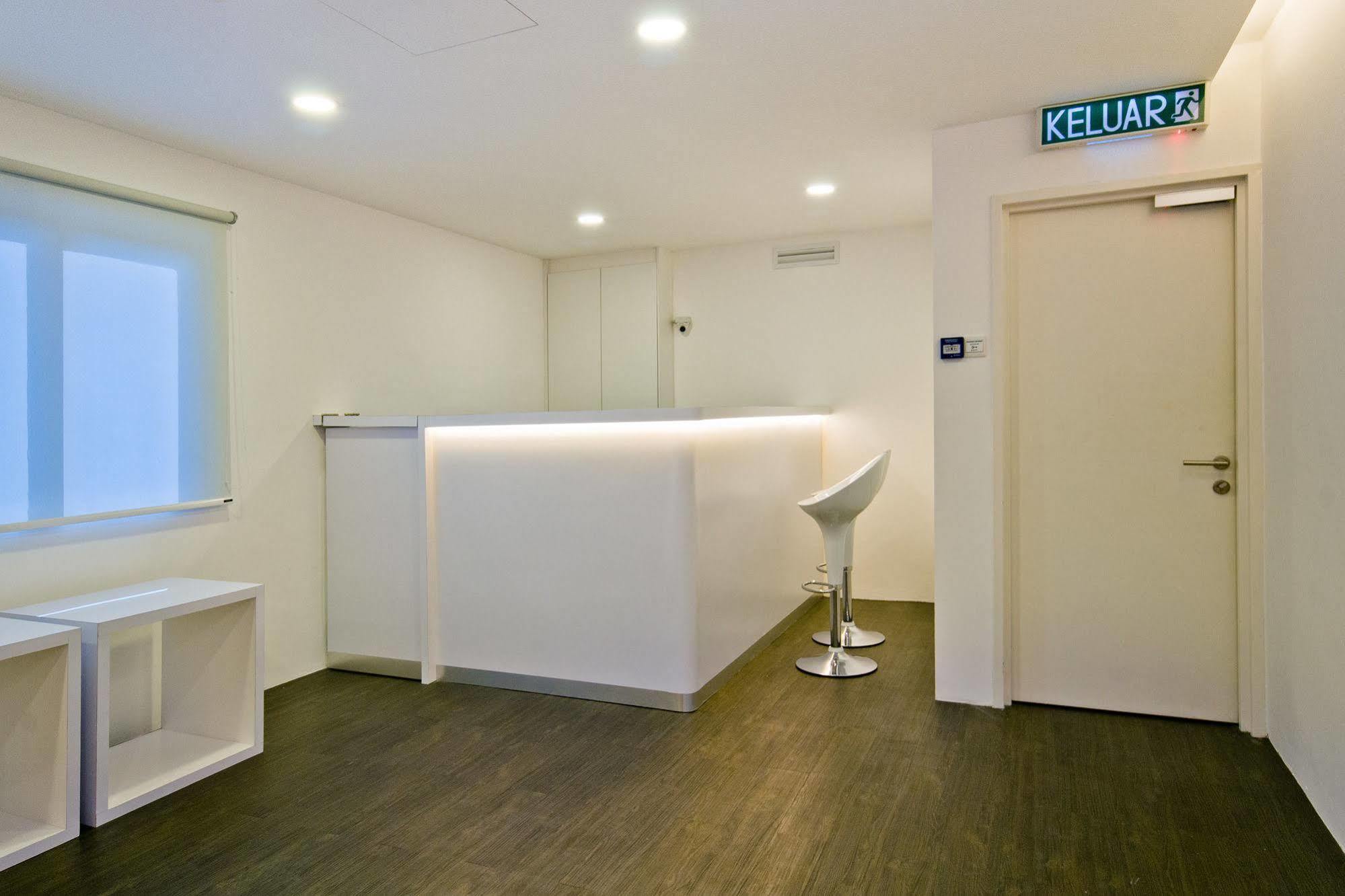M Qube Hotel Sungai Dua Bukit Екстериор снимка